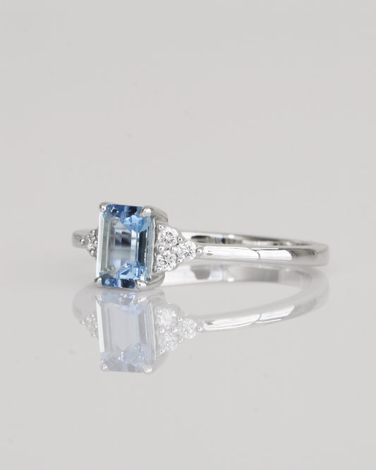 Sarah Santa Maria Aquamarine-Rings,Patrea Jewelry,birthstone jewelry Hong Kong, Aquamarine jewelry hk, Bespoke gemstone jewelry HK, Luxury aquamarine 18k gold, 海藍寶首飾 推薦, 天然海藍寶石, 藍寶石 珠寶 香港, Jewelry HK Online, 海藍 寶 價格