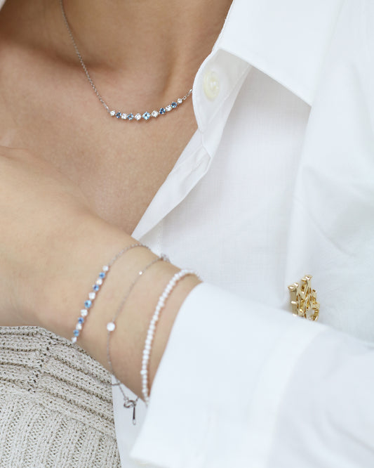 18k White Gold Santa Maria Aquamarine Diamond Smile Curved Bar Necklace-Necklaces,Patrea Jewelry,birthstone jewelry Hong Kong, Aquamarine jewelry hk, Bespoke gemstone jewelry HK, Luxury aquamarine 18k gold, 海藍寶首飾 推薦, 天然海藍寶石, 藍寶石 珠寶 香港, Jewelry HK Online