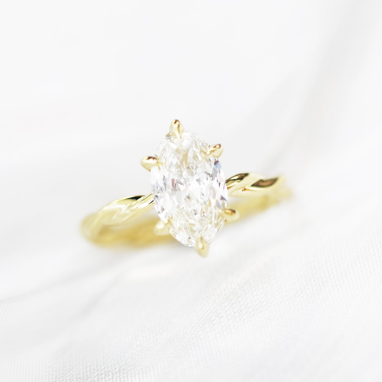 Aquilegia Solitaire 18k White Gold 6-Prong Oval Diamond Engagement Ring Setting 18k黃金六爪麻花扭紋求婚鑽石戒指款式