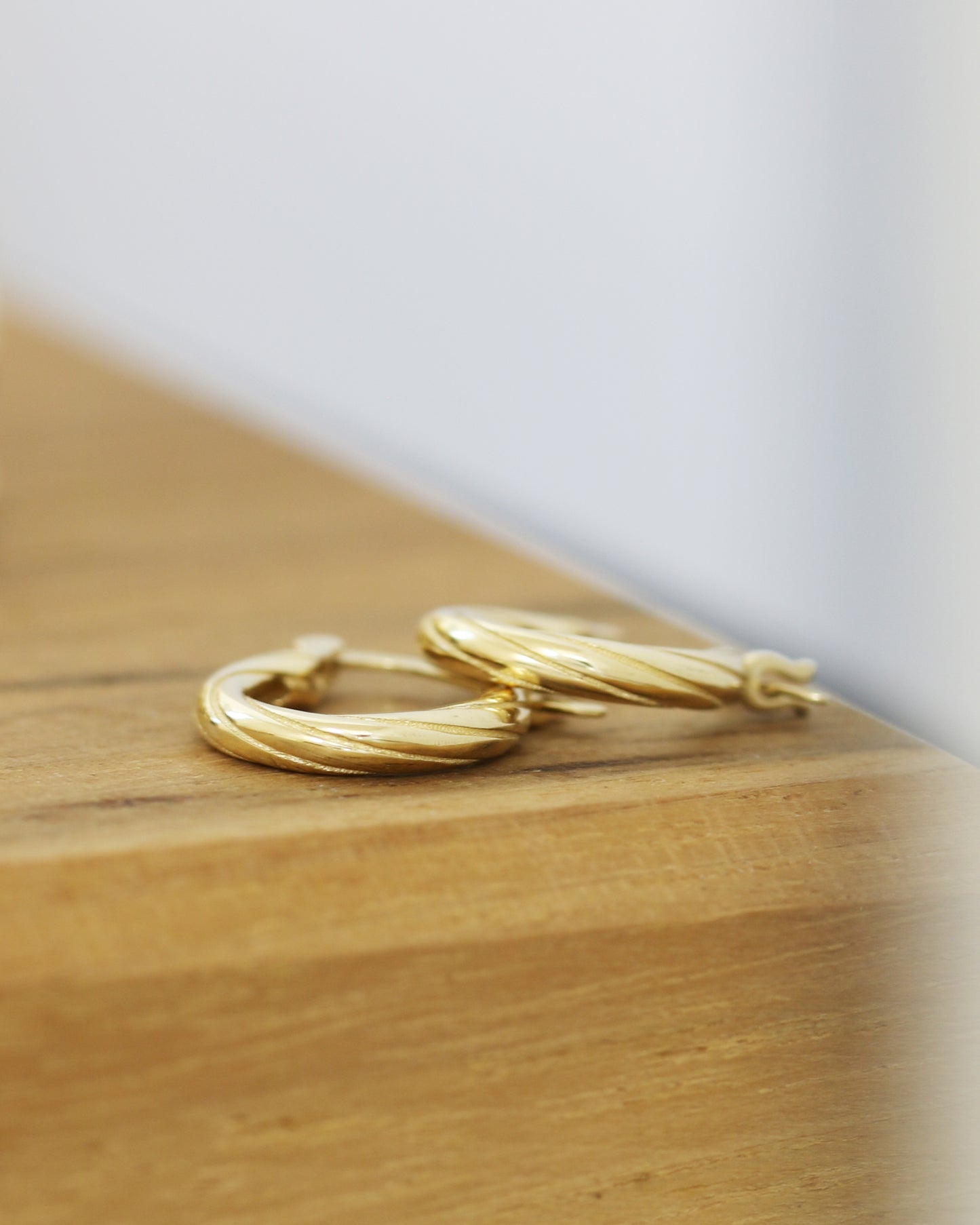 18k Yellow Gold Mini Twisted Rope Round Huggie Earrings