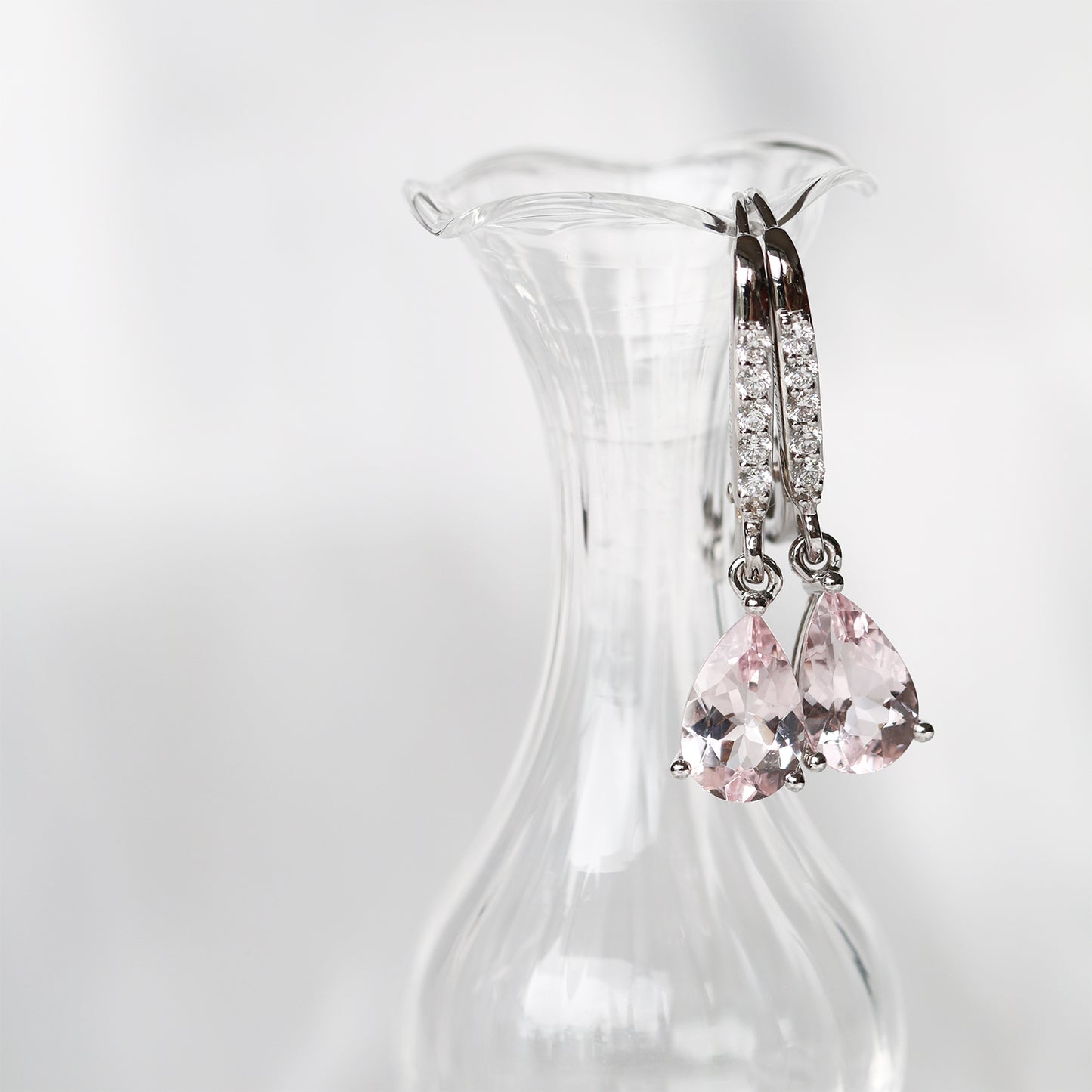 18k White Gold Morganite Diamond Dangle Earrings, Pair 18k白金水滴形粉紅摩根鑽石耳環