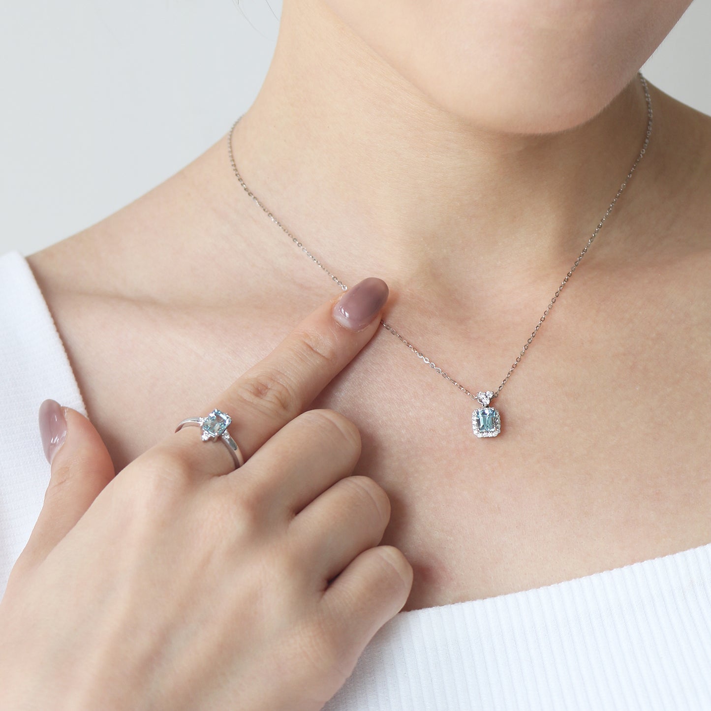 18k White Gold Aquamarine Diamond Necklace
