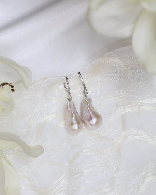 18k White Gold Baroque Pearl Diamond Dangle Earrings