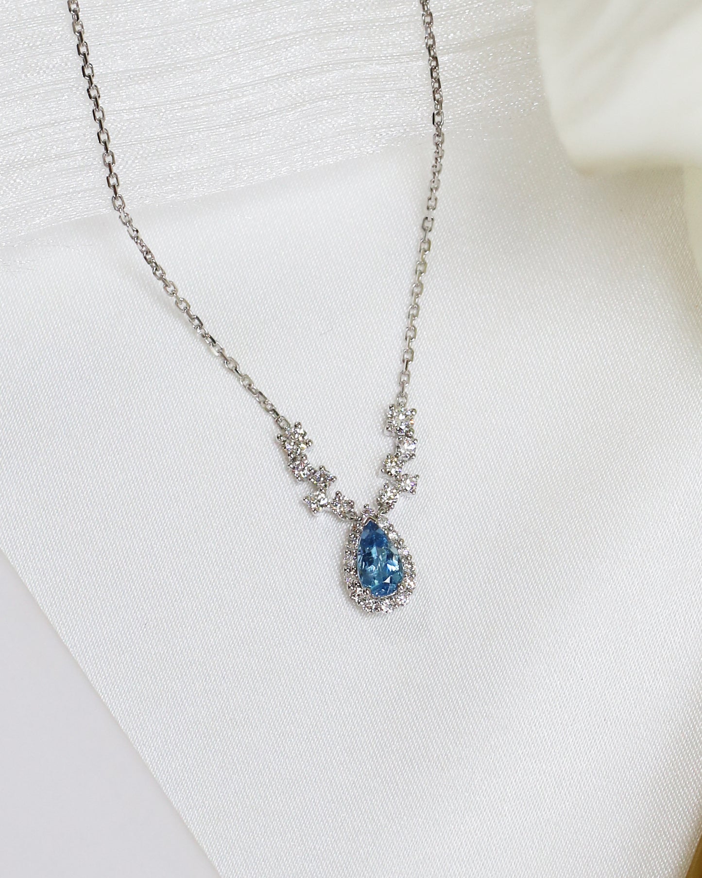 18k White Gold Santa Maria Aquamarine Halo Diamond Necklace