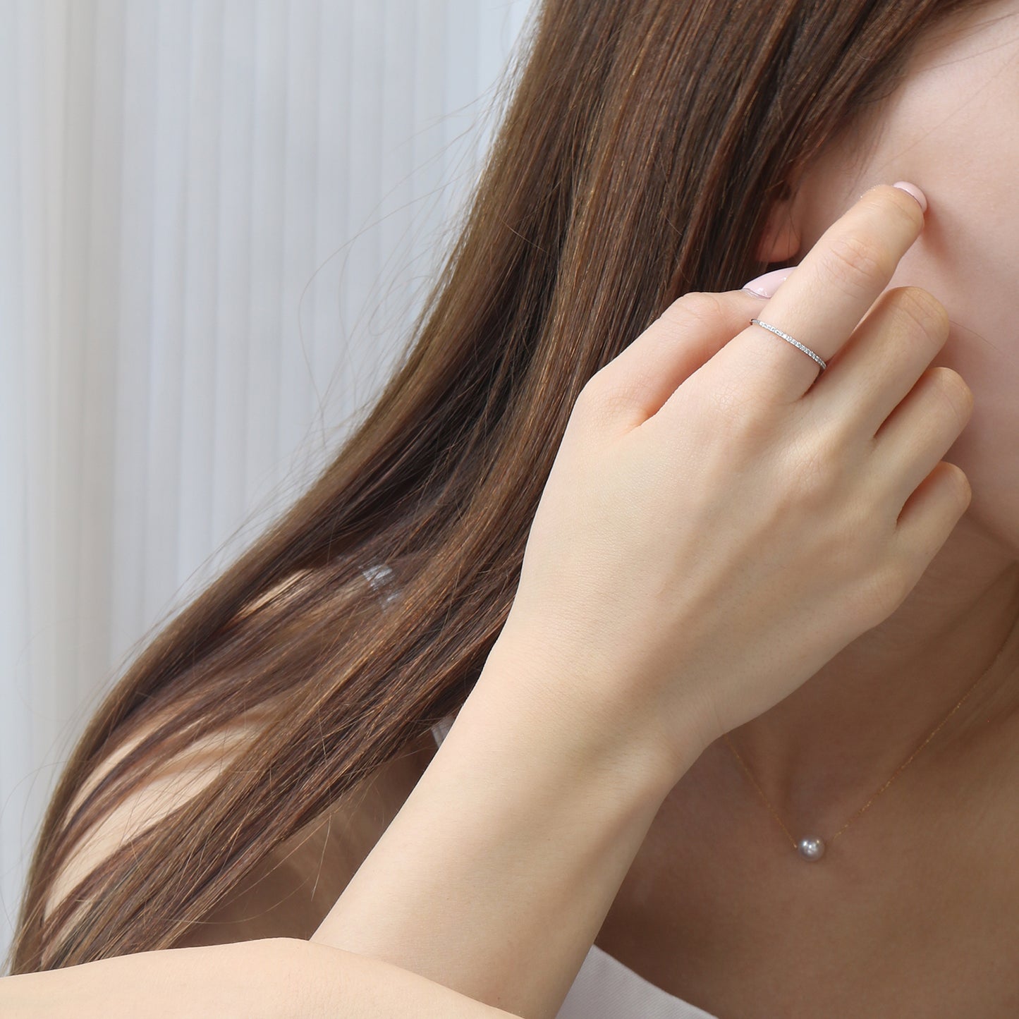 18k White Gold Delicate Diamond Half Eternity Ring 18k白金精致鑽石線戒