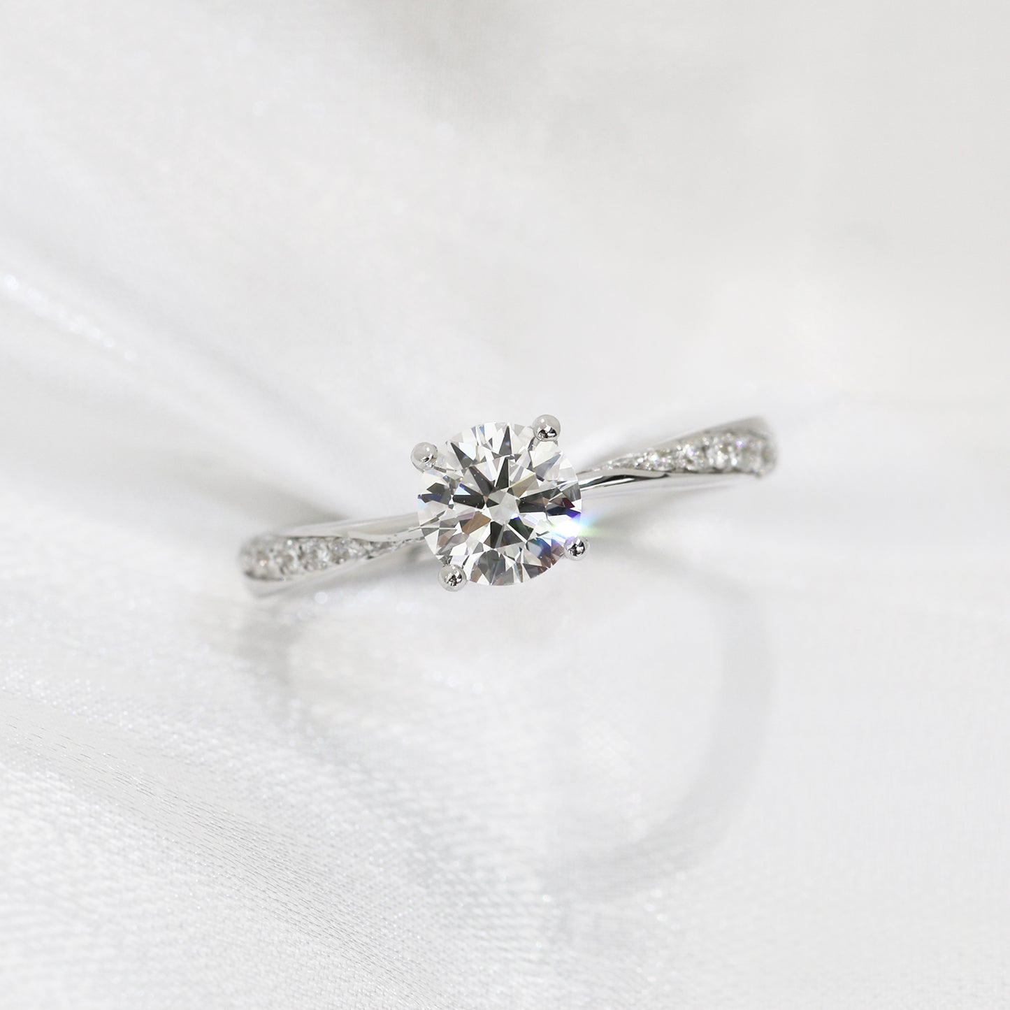 Carnation Eternity 18k White Gold 4-Prong Wavy Round Brilliant Diamond Engagement Ring Setting 18k白金四爪永恆求婚鑽石戒指款式