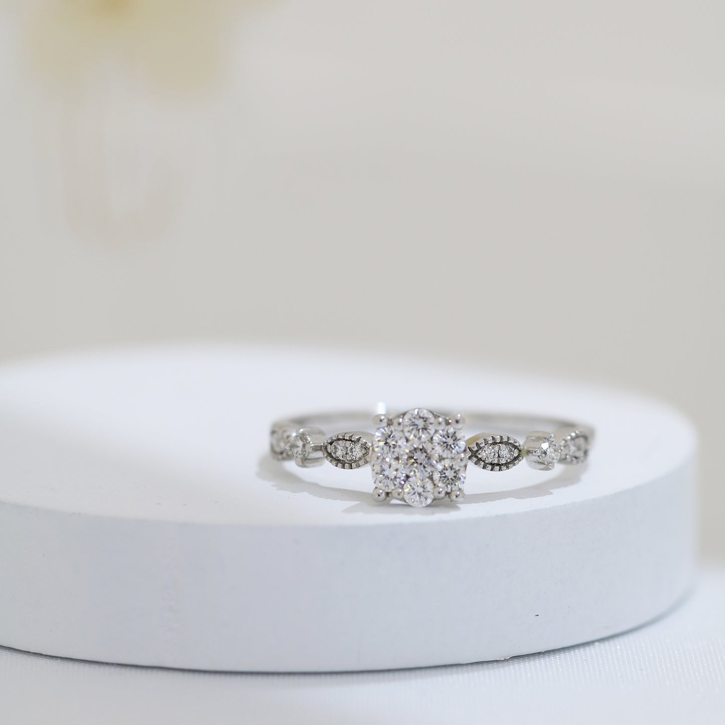 18k白金鑽石碌珠邊復古戒臂戒指 18k White Gold Beaded Round Brilliant Diamond Ring