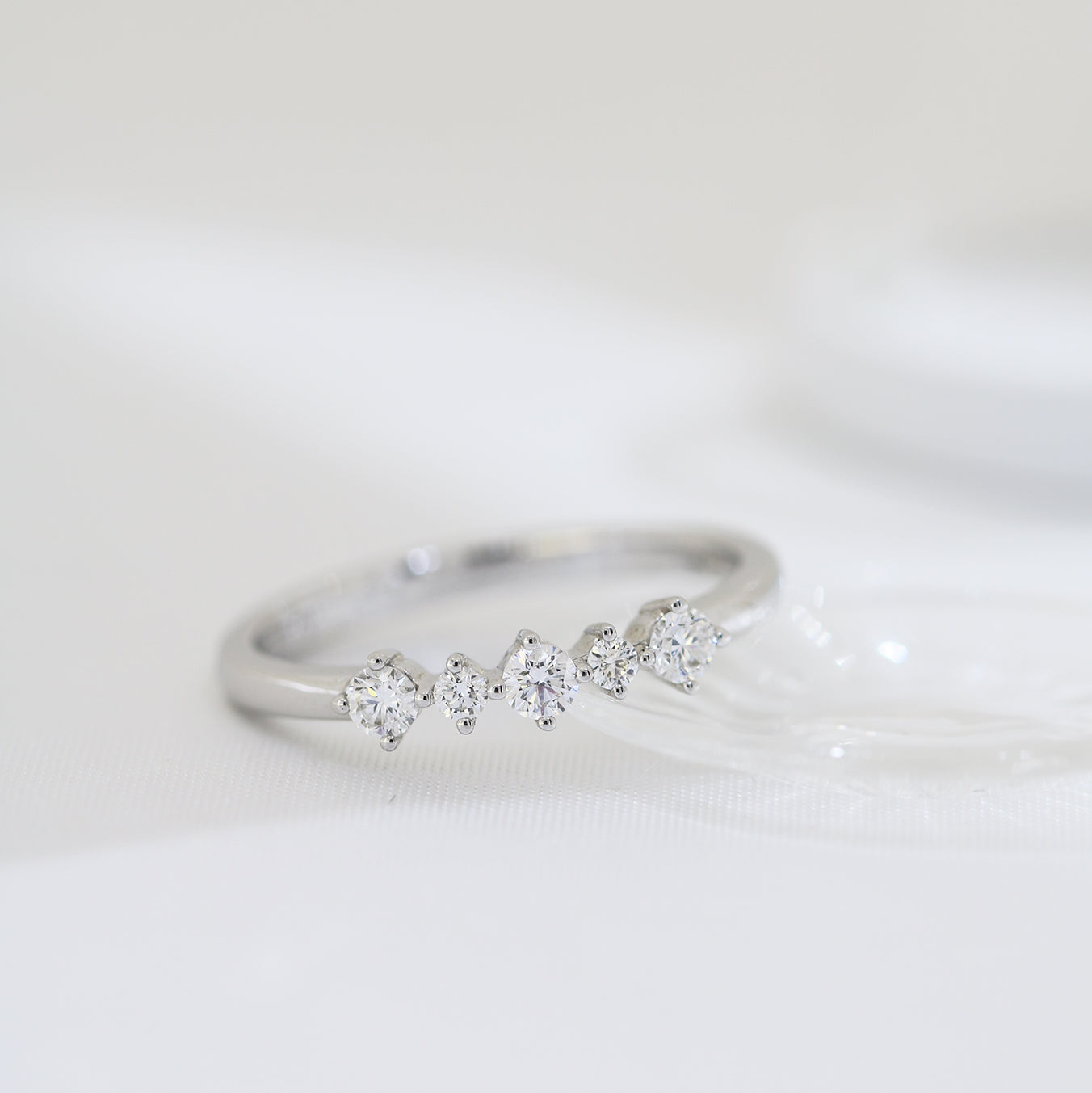 18k白金五顆鑽石排戒 18k White Gold 5-stone Diamond Ring