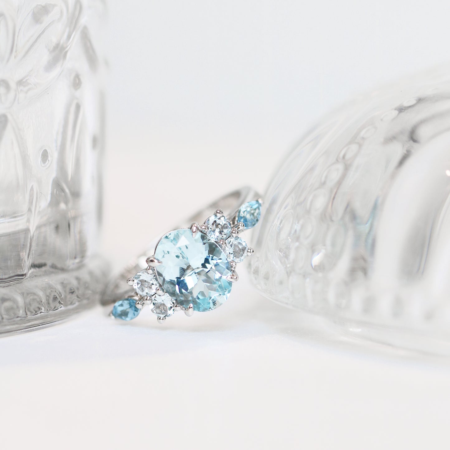18k白金蛋形橢圓形海藍寶石戒指 18k White Gold Oval Shape Aquamarine Ring