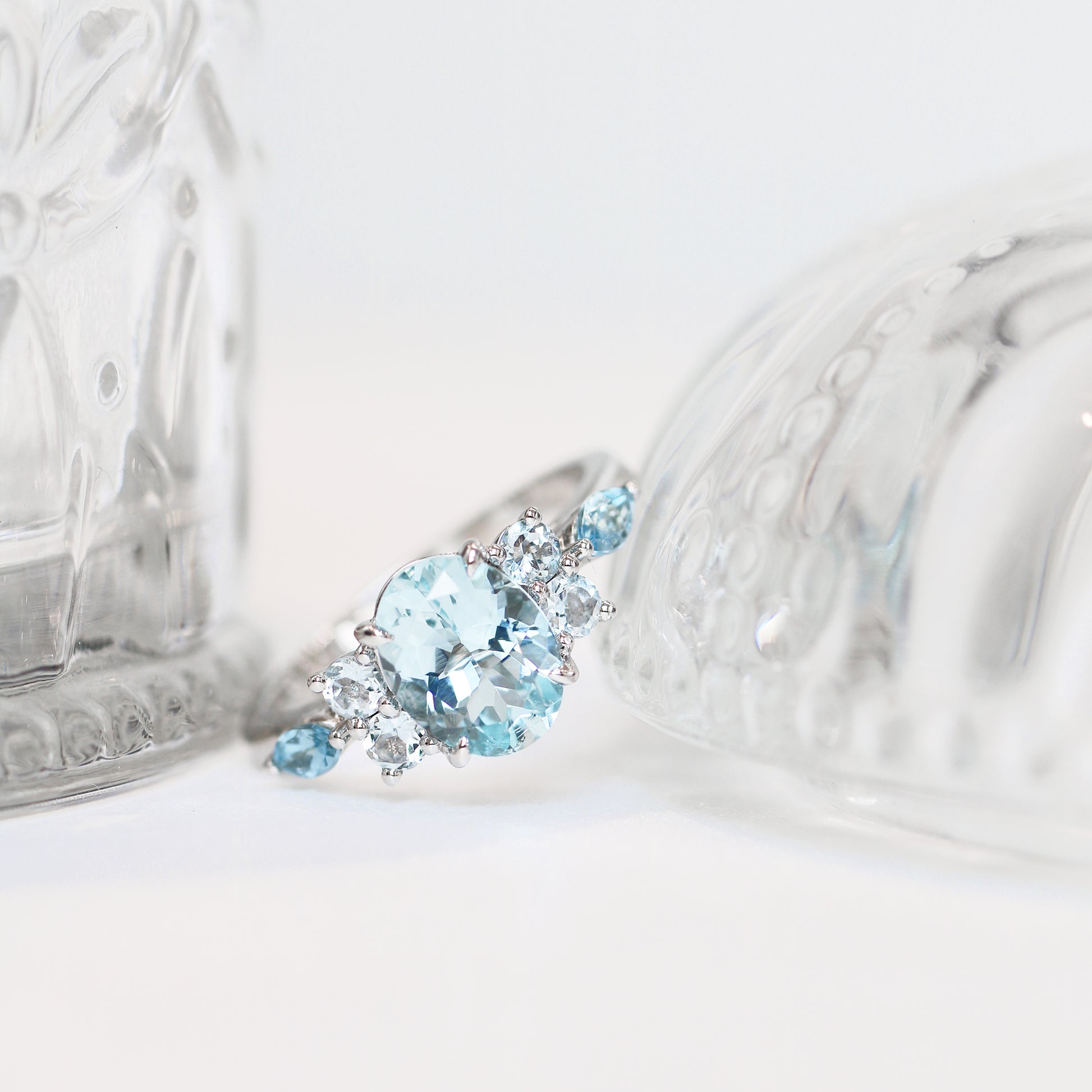 18k白金蛋形橢圓形海藍寶石戒指 18k White Gold Oval Shape Aquamarine Ring