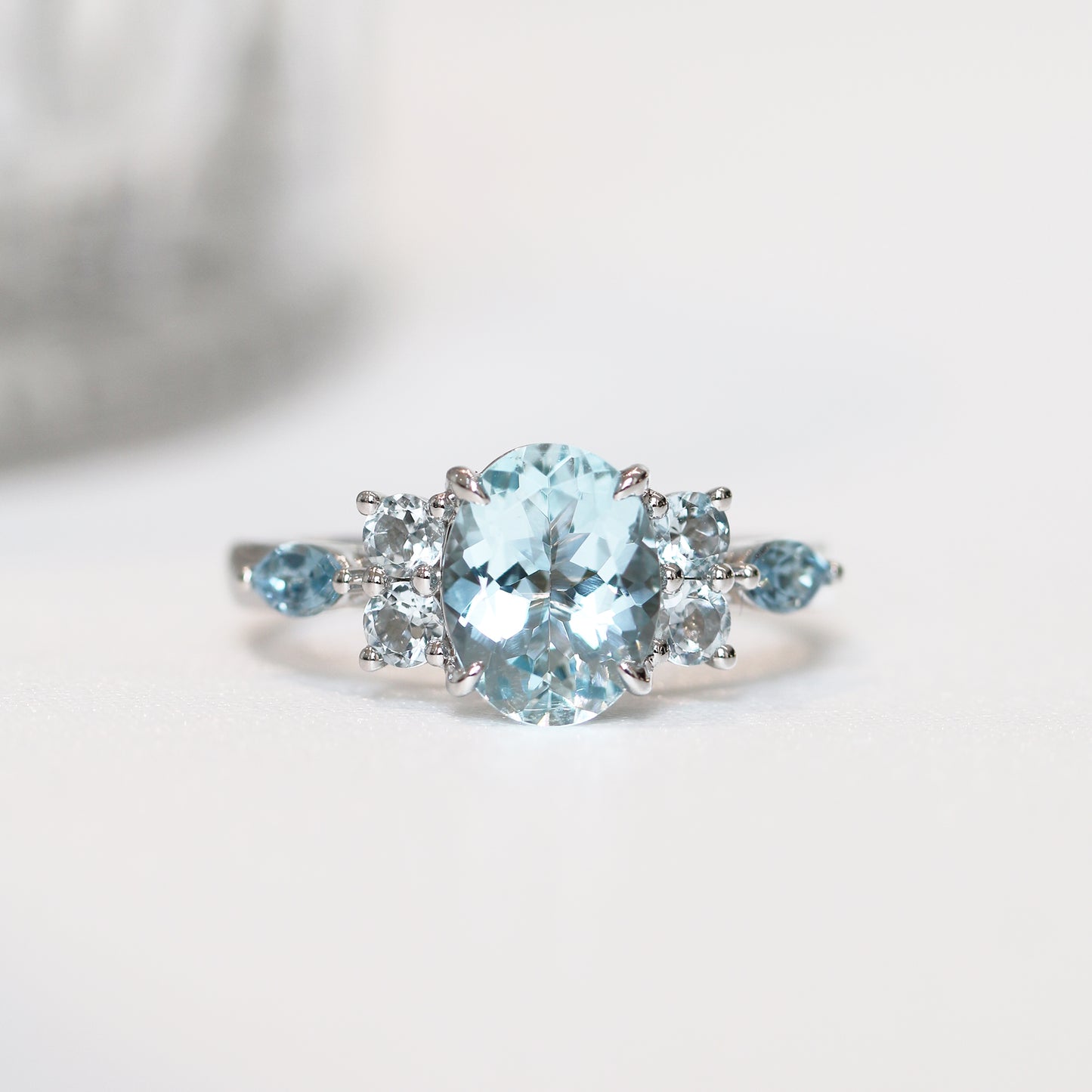 18k白金蛋形橢圓形海藍寶石戒指 18k White Gold Oval Shape Aquamarine Ring