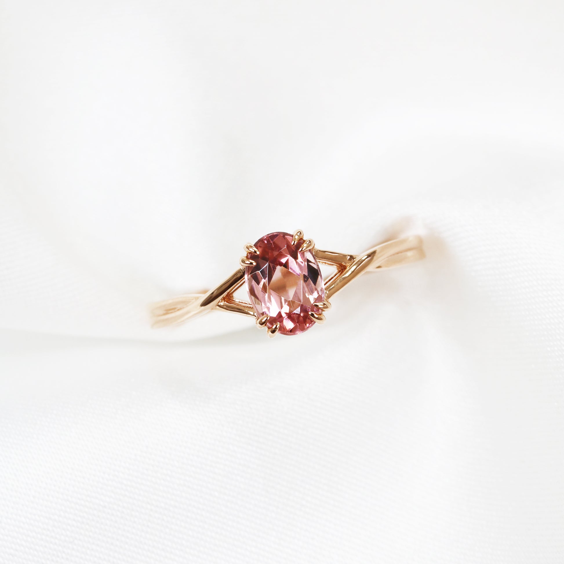 18k Rose Gold Oval Shape Pink Tourmaline Ring 18k玫瑰金蛋形粉紅碧璽復古感戒指