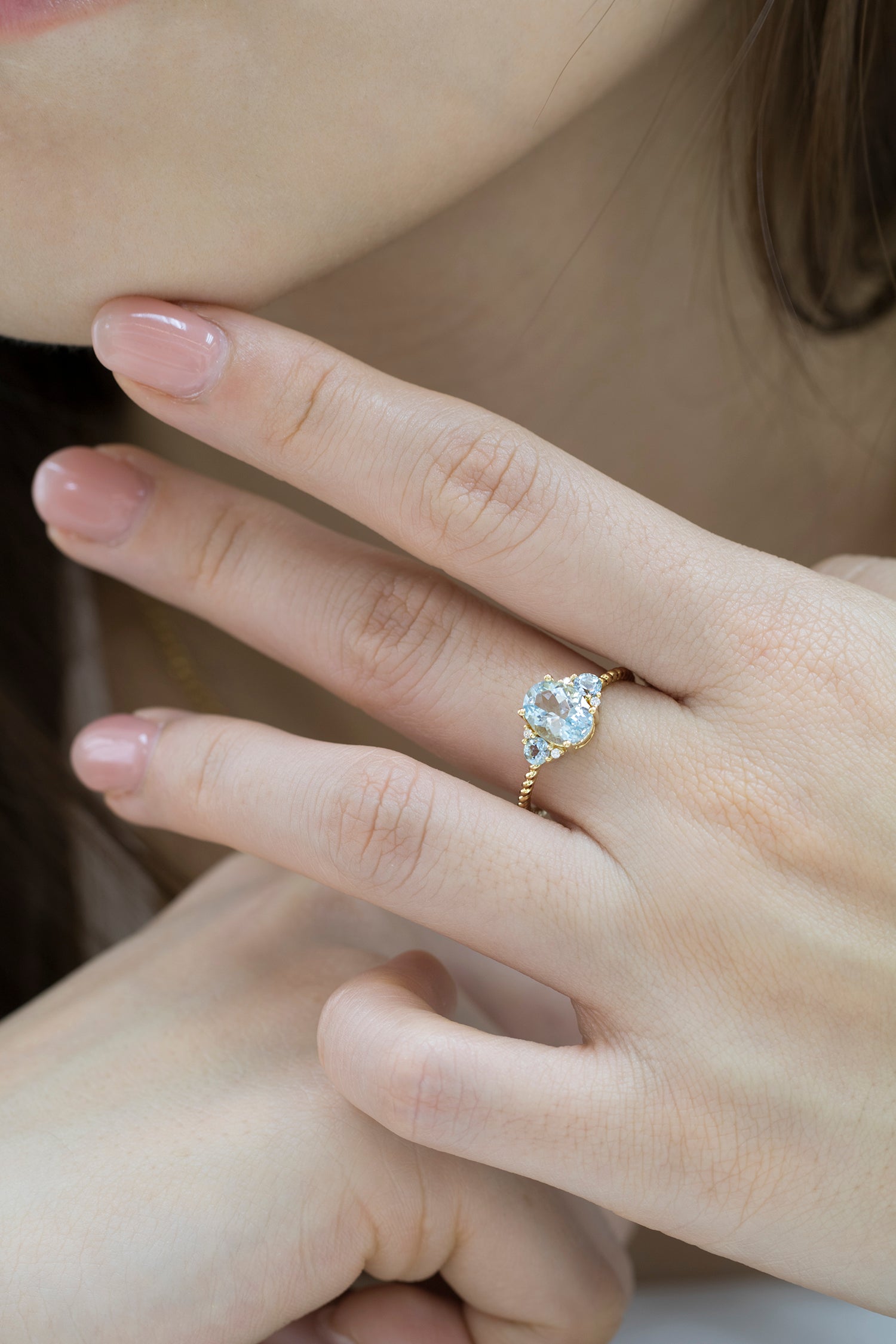18k黃金蛋形橢圓形海藍寶石鑽石戒指 18k Yellow Gold Oval Shape Aquamarine Diamond Ring