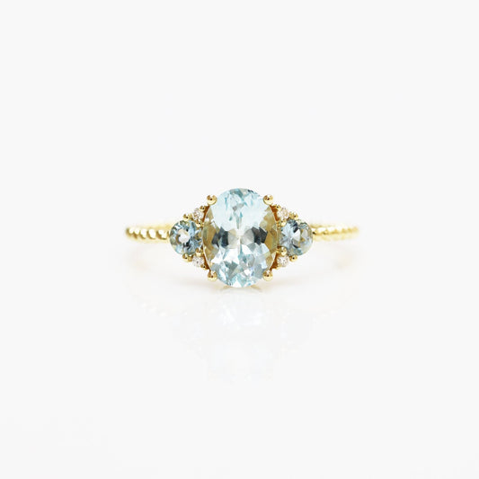18k黃金蛋形橢圓形海藍寶石鑽石戒指 18k Yellow Gold Oval Shape Aquamarine Diamond Ring