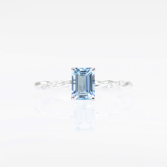 18k白金祖母綠形切割海藍寶石鑽石戒指 18k White Gold Twisted Emerald Cut Santa Maria Aquamarine Diamond Ring
