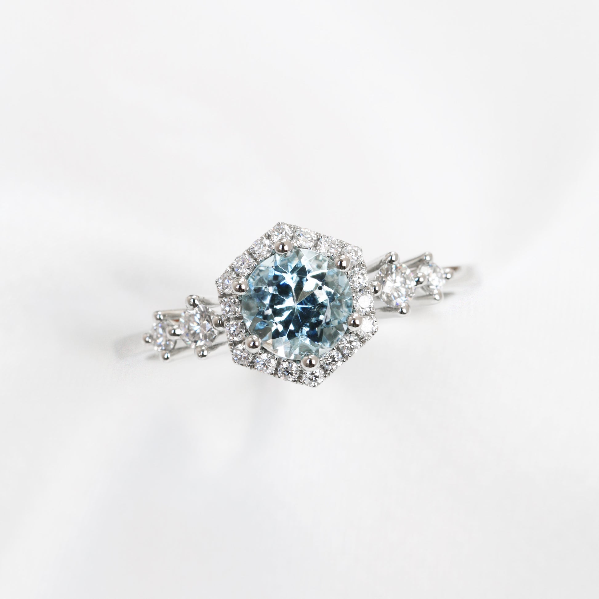 鉑金圓形海藍寶石鑽石戒指 Platinum Round Aquamarine Diamond Ring