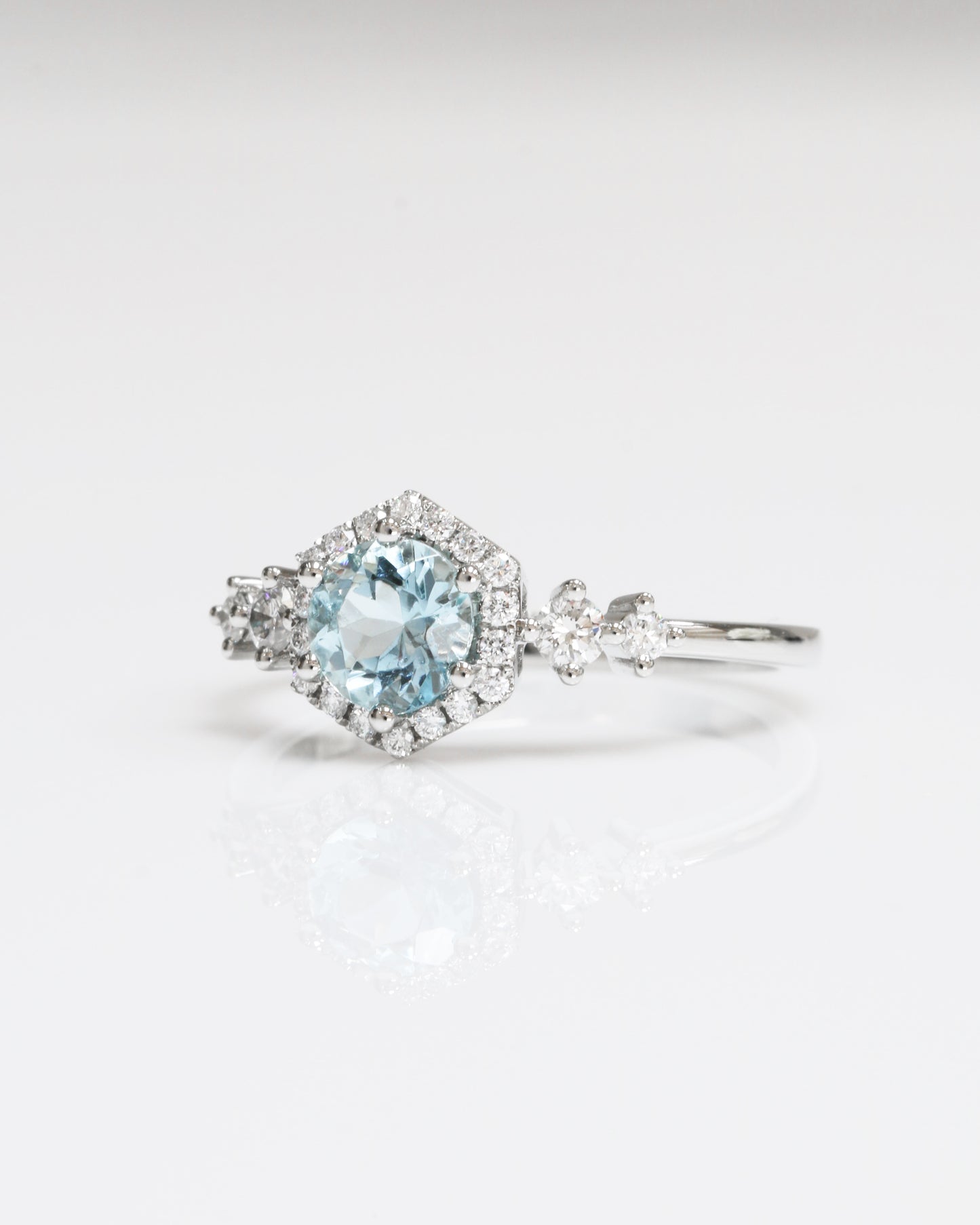 鉑金圓形海藍寶石鑽石戒指 Platinum Round Aquamarine Diamond Ring