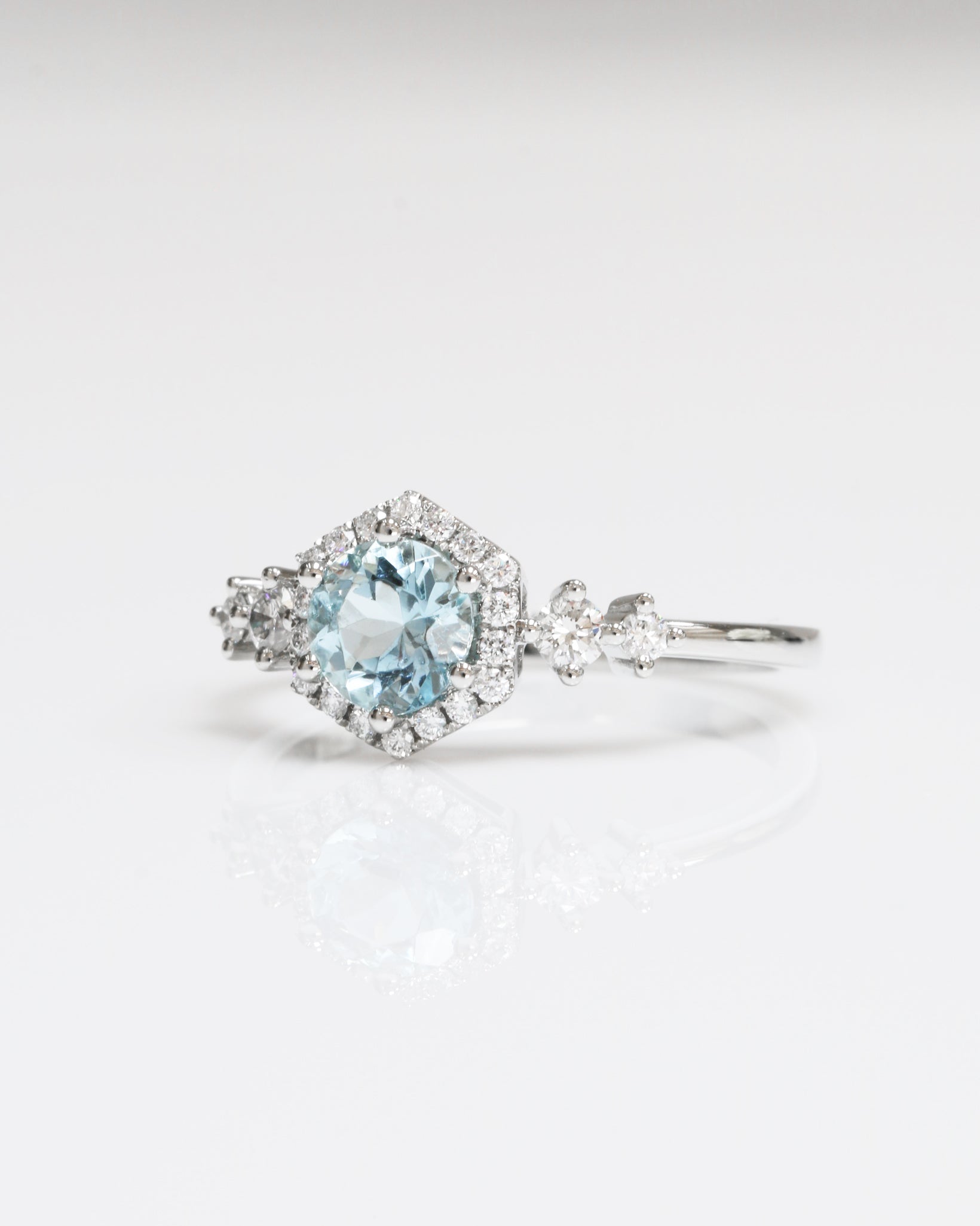 鉑金圓形海藍寶石鑽石戒指 Platinum Round Aquamarine Diamond Ring