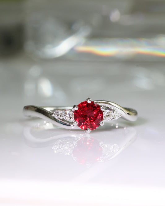 18k White Gold Round Shaped Ruby Diamond Wavy Ring