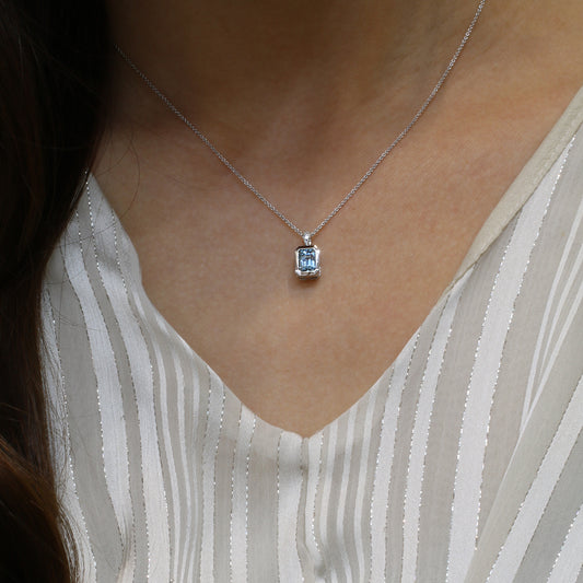 18k Gold Aquamarine Diamond Pendant Necklace