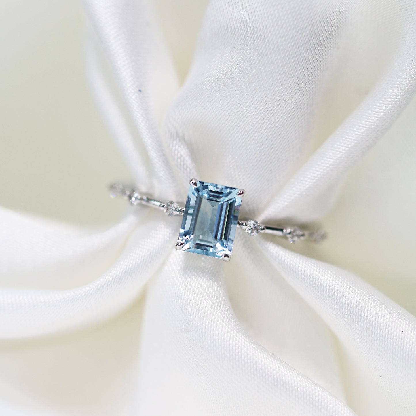 白金海藍寶鑽石戒指 White Gold Emerald-cut Aquamarine Diamond Ring