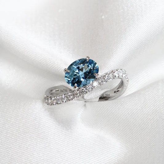 18k White Gold Oval-shaped Exceptional Santa Maria Aquamarine Diamond Wave Band Ring