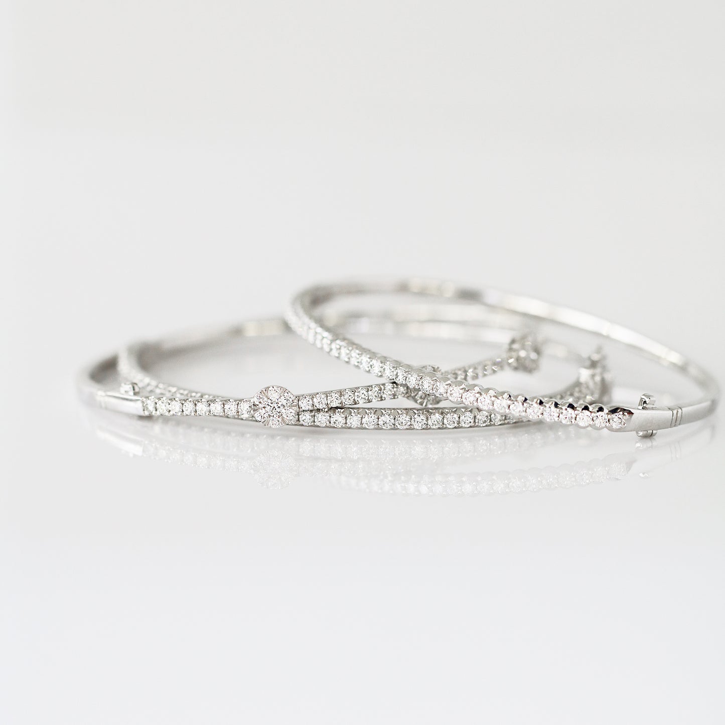18k White Gold Classic Diamond Bangle 18k白金鑽石手鈪