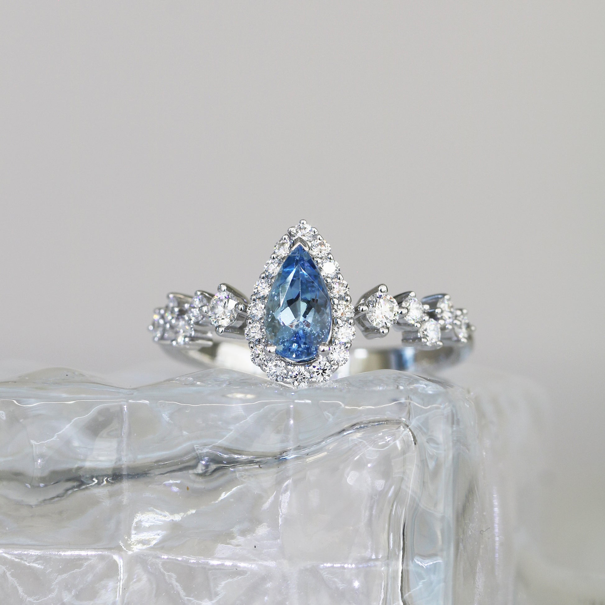 18k白金聖瑪利亞海藍寶鑽石戒指 18k White Gold Santa Maria Aquamarine Diamond Ring
