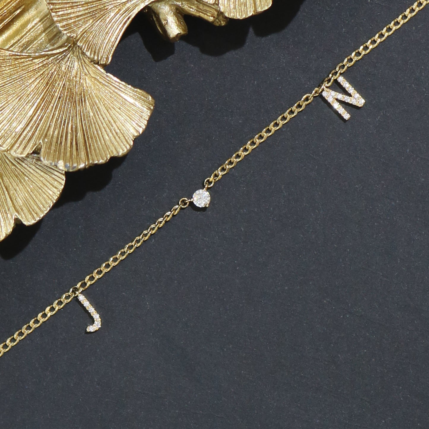 18k Gold Initial Diamond Necklace 18k金字母鑽石頸鏈