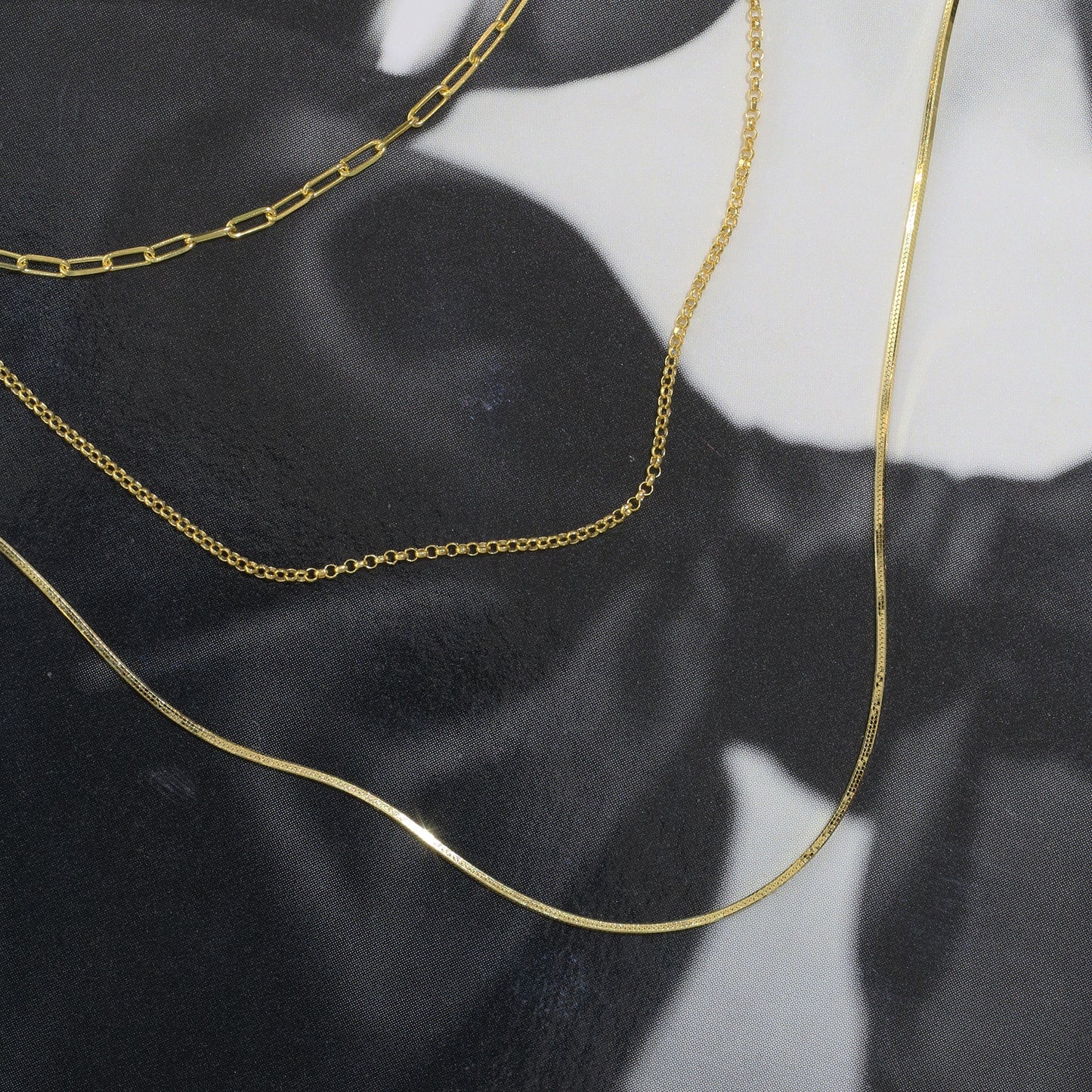 18k Yellow Gold Round Chain Necklace 18k黃金迷你圓圈頸鏈