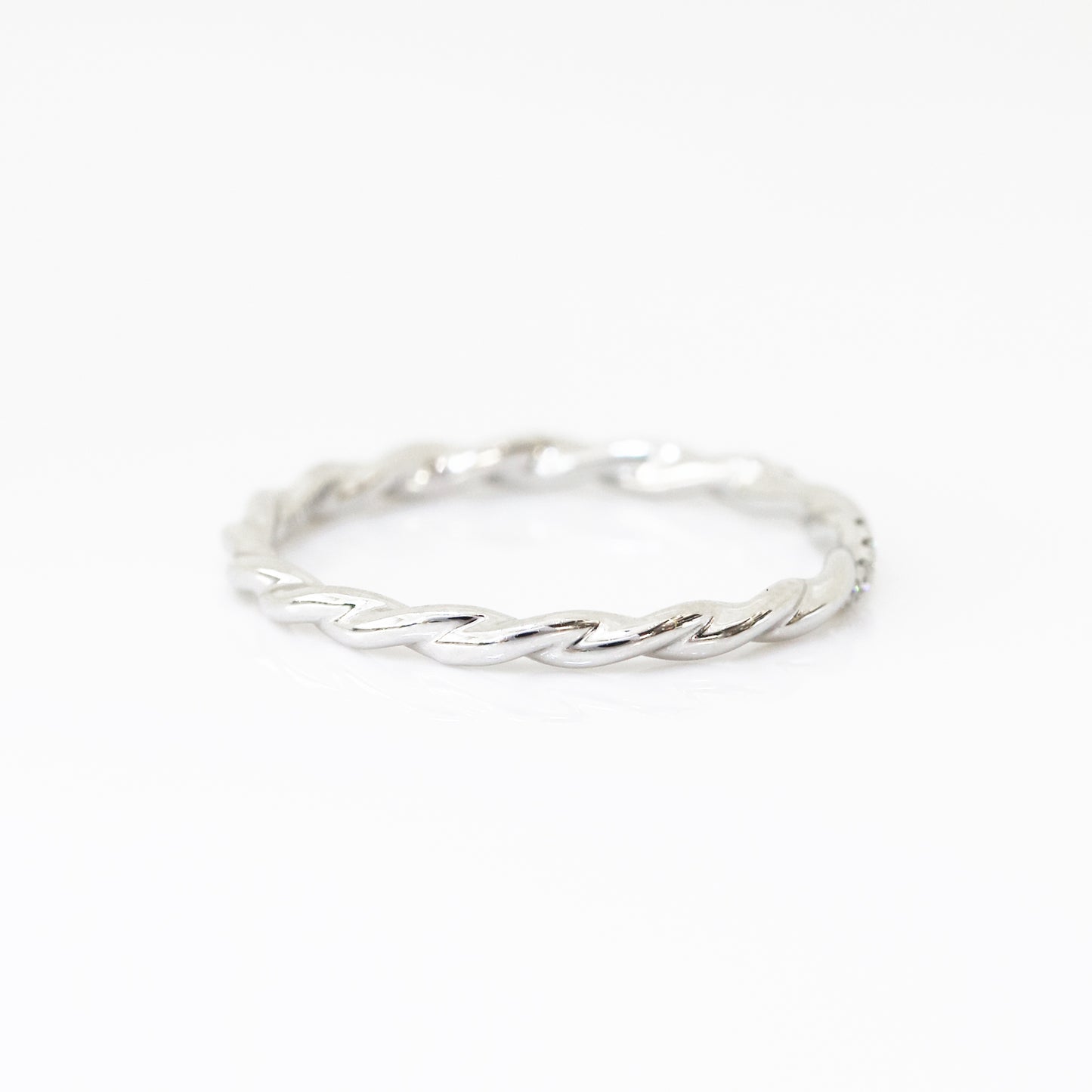 18k白金麻花扭紋鑽石戒指18k White Gold Twisted Diamond Ring