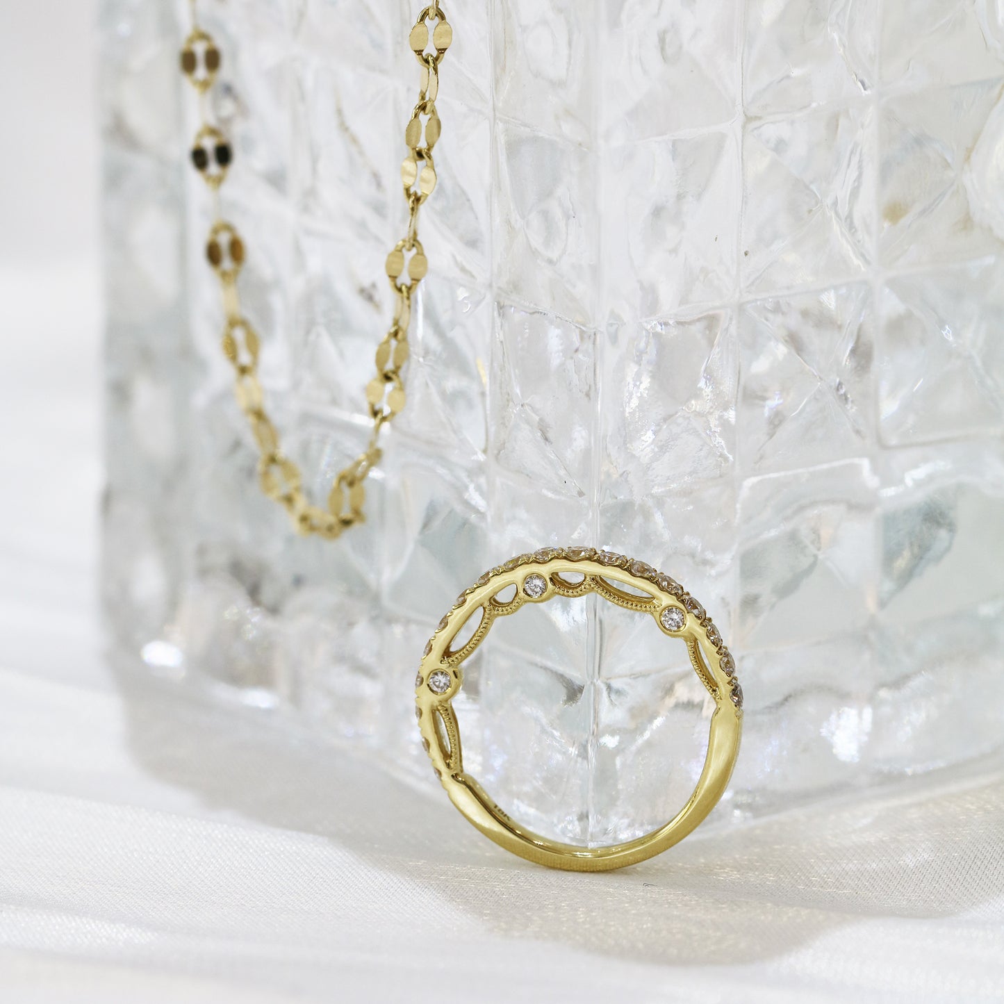 18k黃金三面鑽石蕾絲戒指 18k Yellow Gold 3-Sided Lace Eternity Diamond Ring