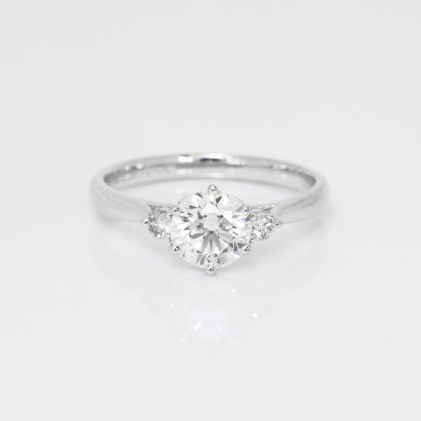 Balsam Trilogy 18k White Gold 6-Prong Hidden Heart Band Three Round Brilliant Diamond Engagement Ring Setting 18k白金六爪三石鑲求婚鑽石戒指款式