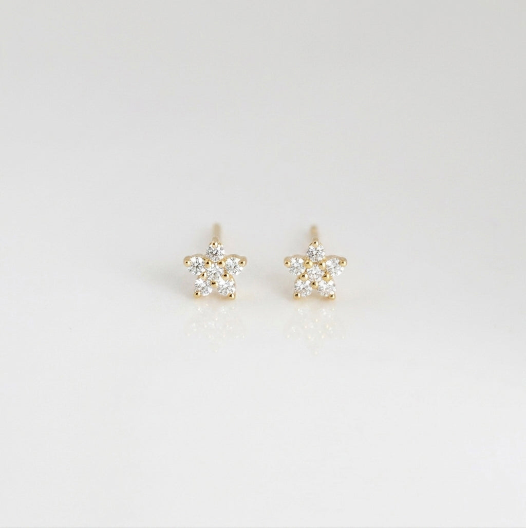 18k White Gold 0.14ct Flower Diamond Earrings-Patrea Jewelry,結婚珠寶 香港,尖沙咀 鑽石珠寶店,香港 GIA鑽石專門店,尖沙咀 訂造結婚戒指, Best jewelry store Tsim Sha Tsui, Tsim Sha Tsui diamond jewelry shop, jewelry showroom hk,輕婚紗首飾, 婚禮耳環,新娘首飾,婚戒推薦, bridal jewelry hk, 18k white gold diamond jewelry,一 卡 鑽石 幾多 錢,買 求婚 戒指,一 卡 鑽石 多少 錢,求婚 戒指 預算,一 卡 鑽石 戒指 價錢,gia 證書,香港 鑽石, natural diamond ring hk, 天然鑽石戒指 香港,求婚 戒指 香港, 鑽戒 訂造, 求婚 一 卡