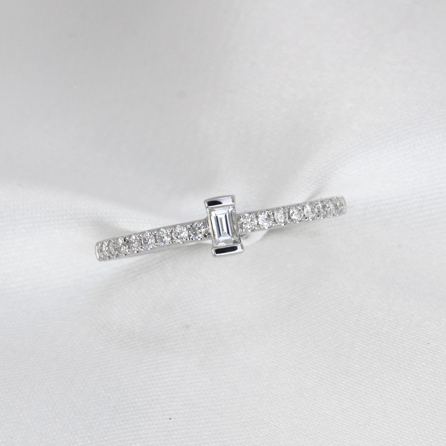 18K22份白金長形切割鑽石線戒 18k White Gold Baguette Step-cut 0.22ct Diamond Eternity Ring