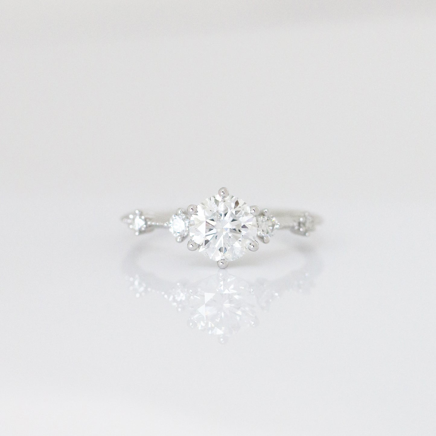 Datura Vintage 18k White Gold 6-Prong Round Brilliant Diamond Engagement Ring Setting 18k白金六爪浪漫復古求婚鑽石戒指款式
