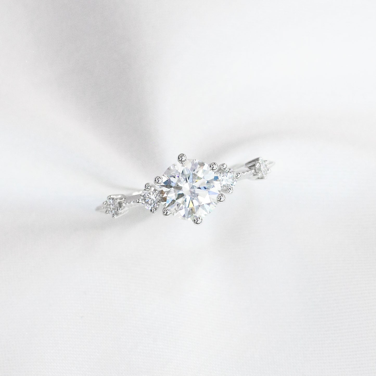Datura Vintage 18k White Gold 6-Prong Round Brilliant Diamond Engagement Ring Setting 18k白金六爪浪漫復古求婚鑽石戒指款式