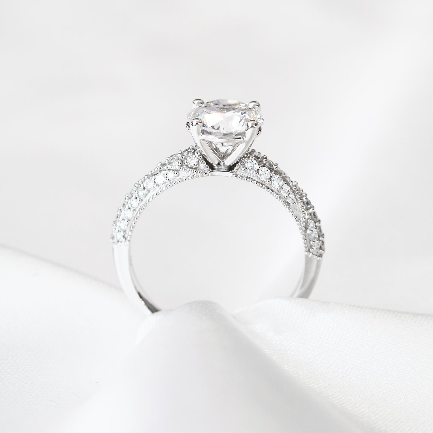 Edelweiss Vintage 18k White Gold 4-Prong Round Brilliant Diamond Engagement Ring Setting 18k白金四爪密釘鑲滿鑽滾珠邊復古求婚鑽石戒指款式