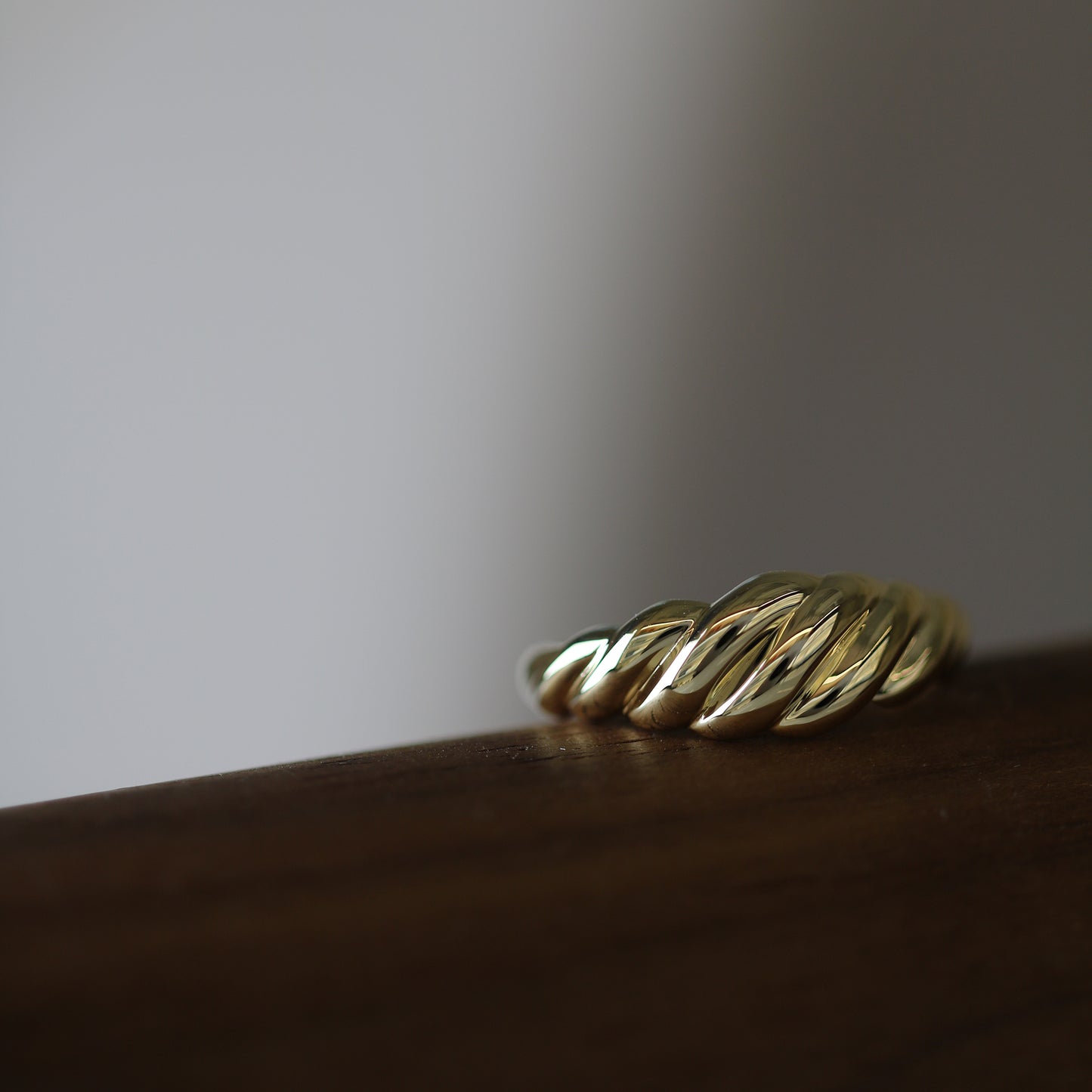 18k 黃金牛角包戒指 18k Yellow Gold Colette Croissant Ring