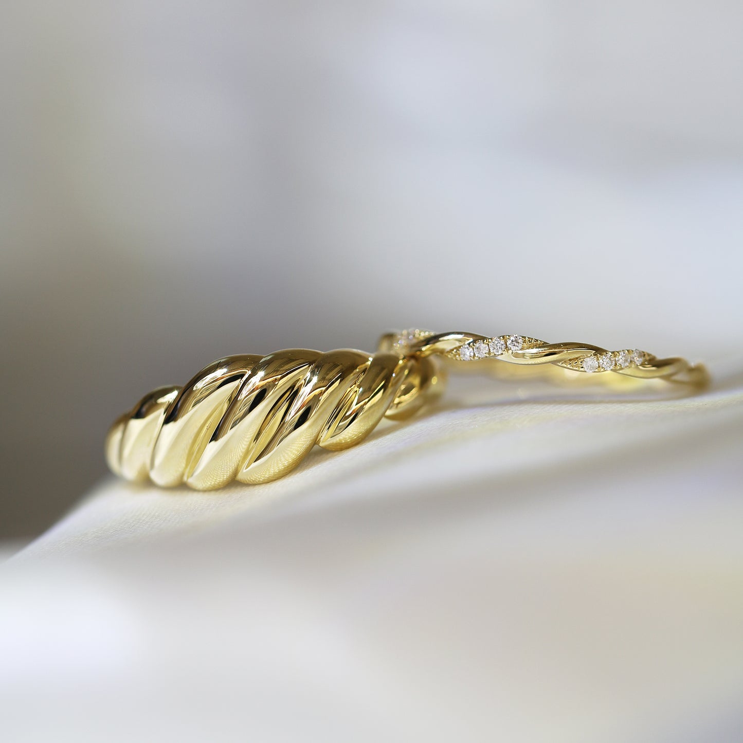 18k 黃金牛角包戒指 18k Yellow Gold Colette Croissant Ring