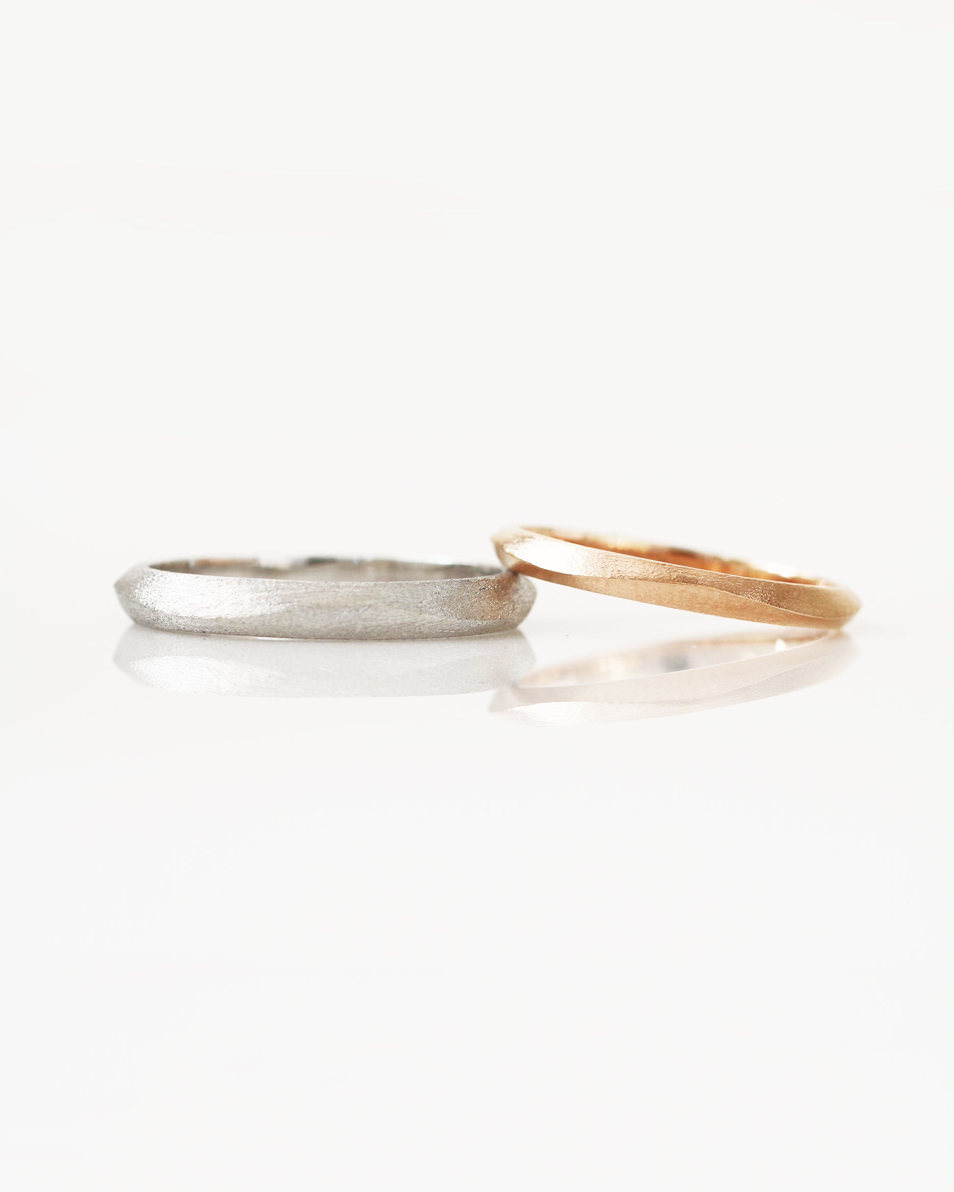 18k Rose Gold & White Gold Brushed Finish Wedding Bands
結婚對戒/情侶對戒
18K玫瑰金/白金復古手工拉絲工藝系列