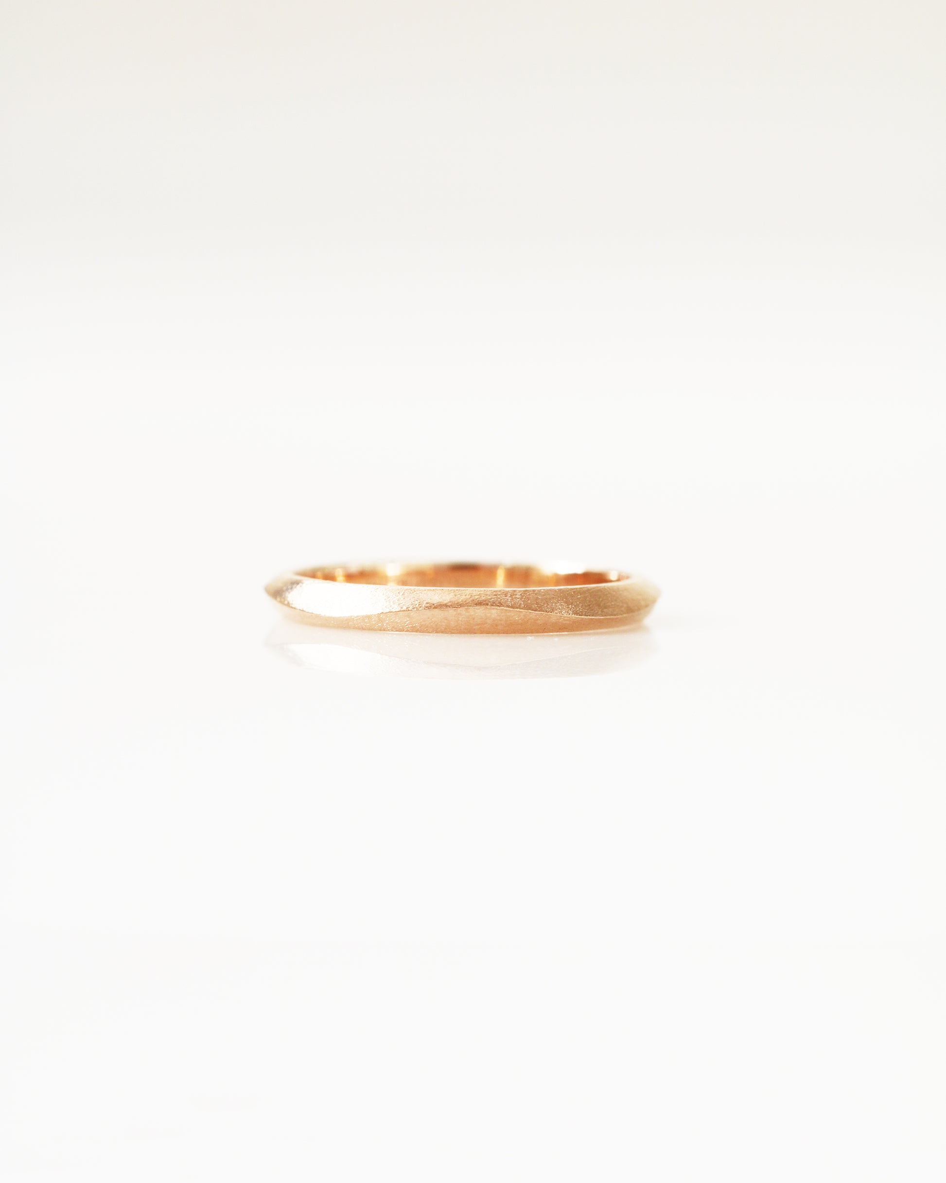 18k Rose Gold Brushed Finish Wedding Bands
結婚對戒/情侶對戒
18K玫瑰金復古手工拉絲工藝系列