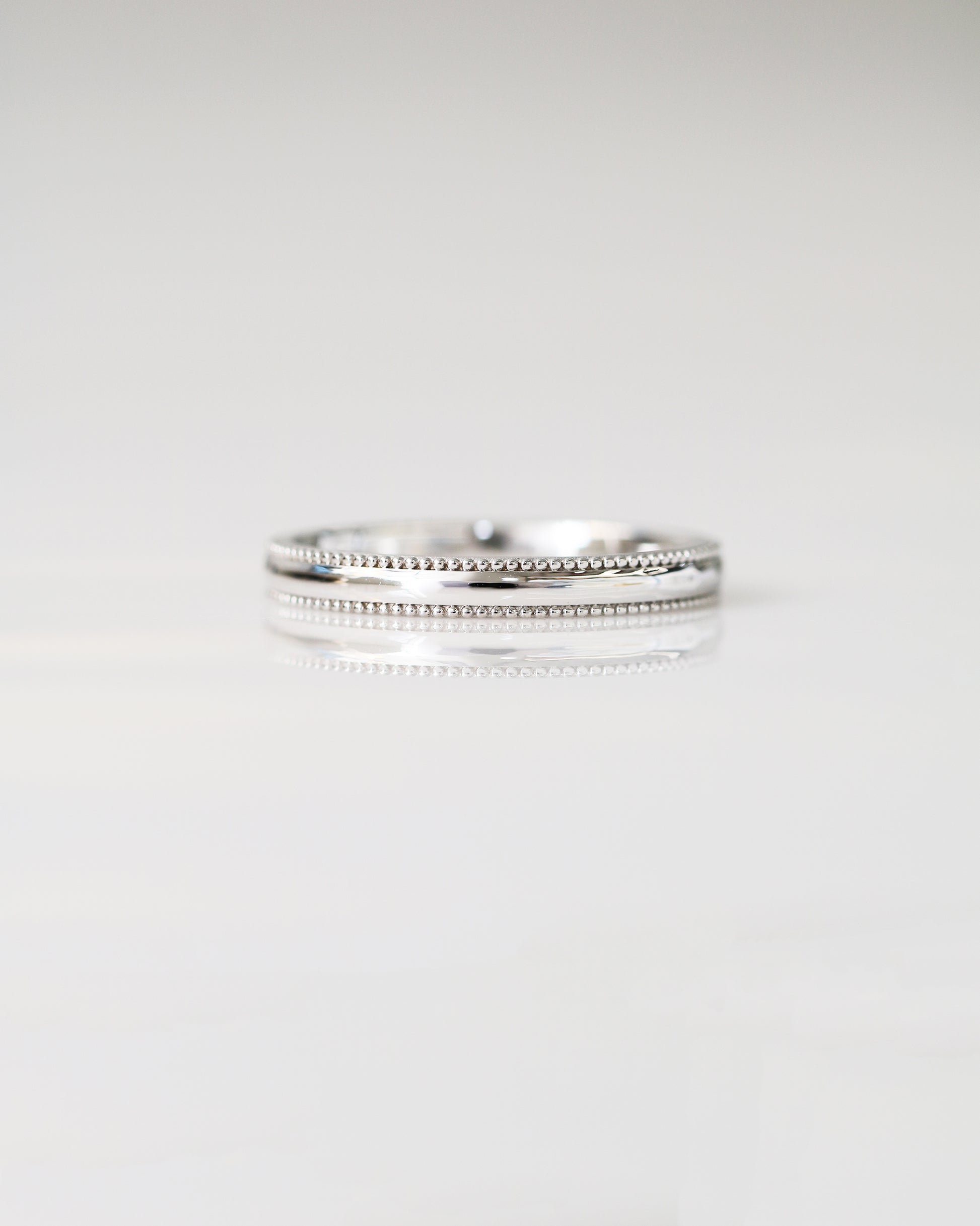 My One and Only 18k Yellow / White Gold Beaded Wedding Rings
結婚對戒/情侶對戒
18k白金/黃金轆珠邊工藝手工戒指