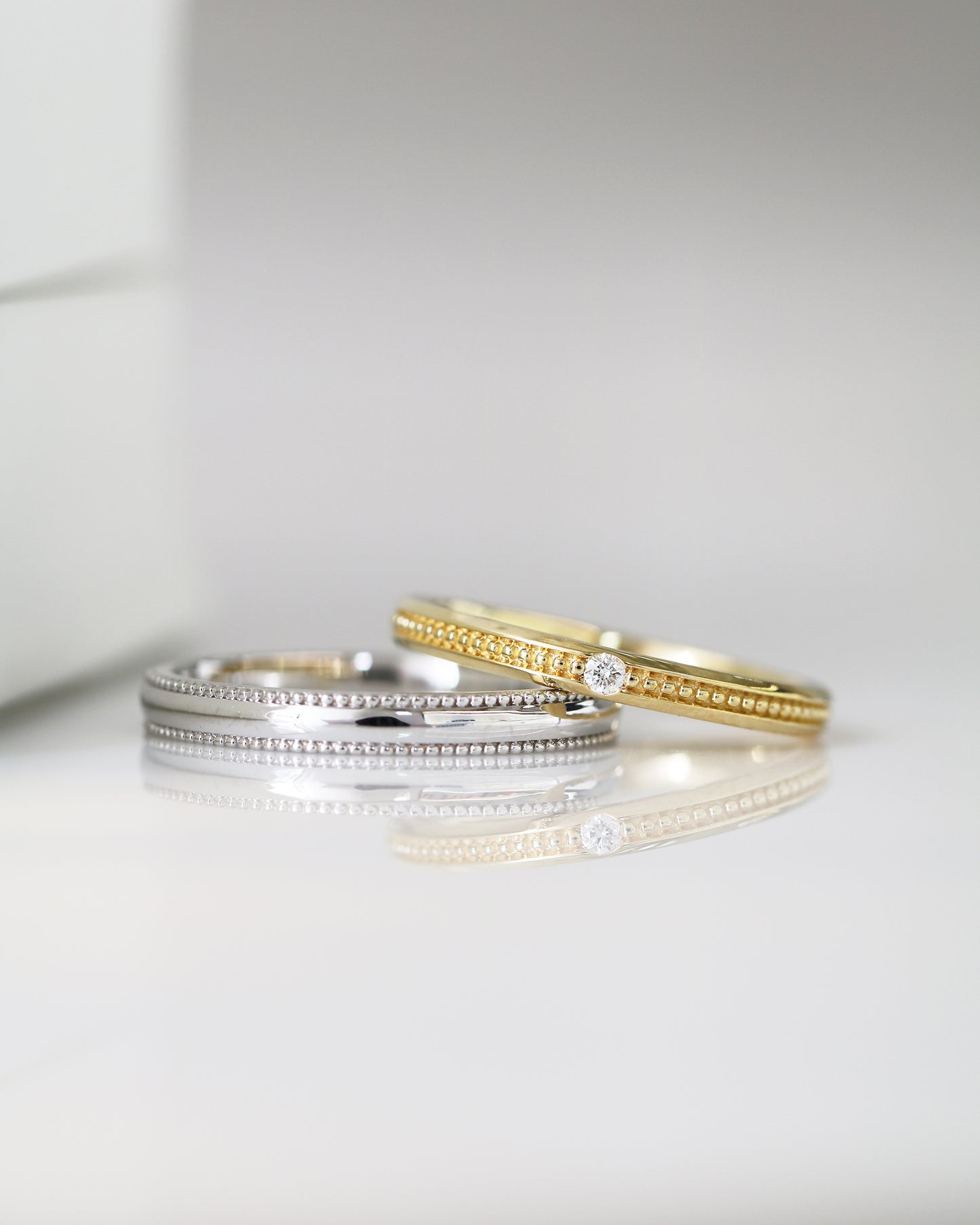 My One and Only 18k Yellow / White Gold Beaded Wedding Rings
結婚對戒/情侶對戒
18k白金/黃金轆珠邊工藝手工戒指