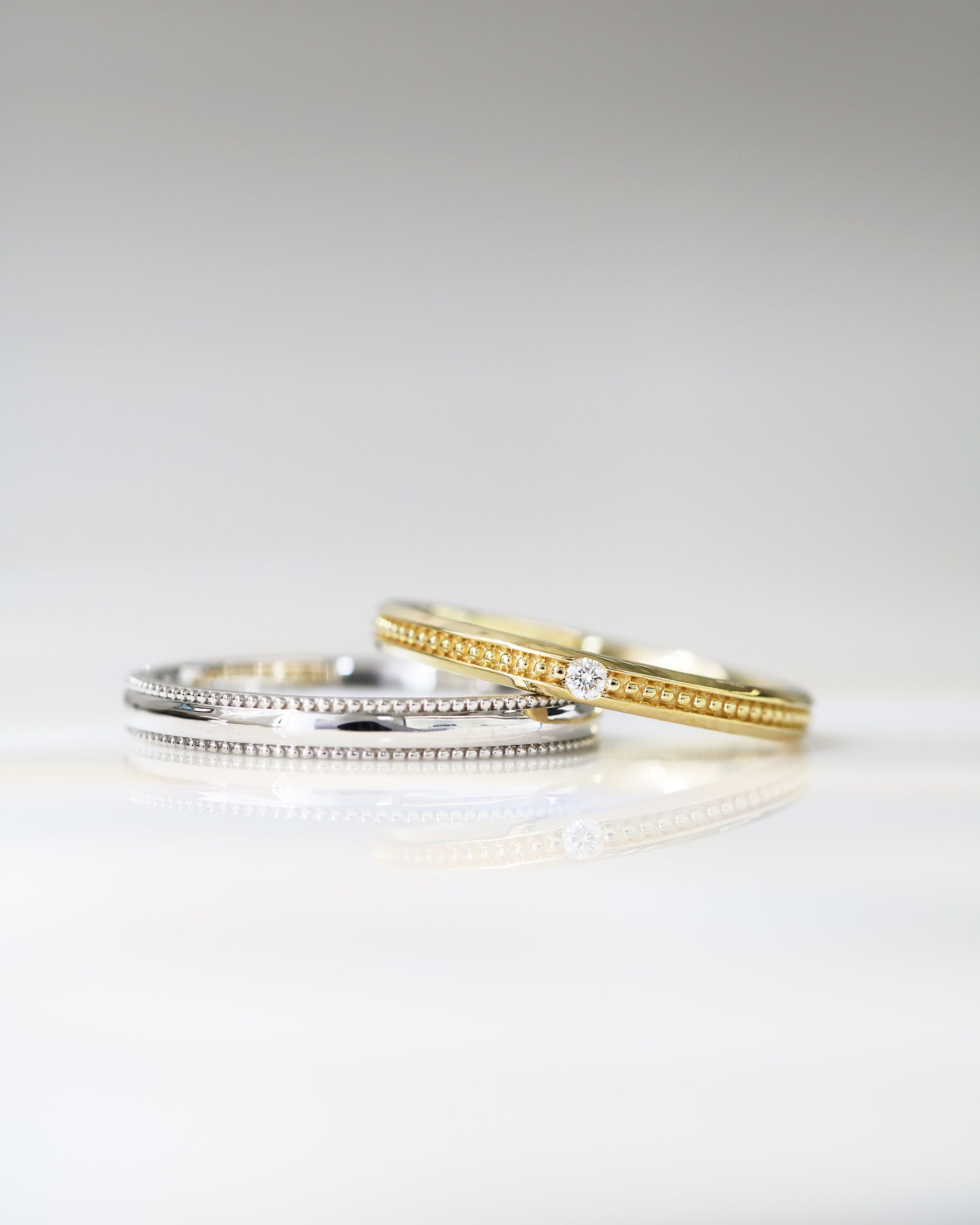 My One and Only 18k Yellow / White Gold Beaded Wedding Rings
結婚對戒/情侶對戒
18k白金/黃金轆珠邊工藝手工戒指