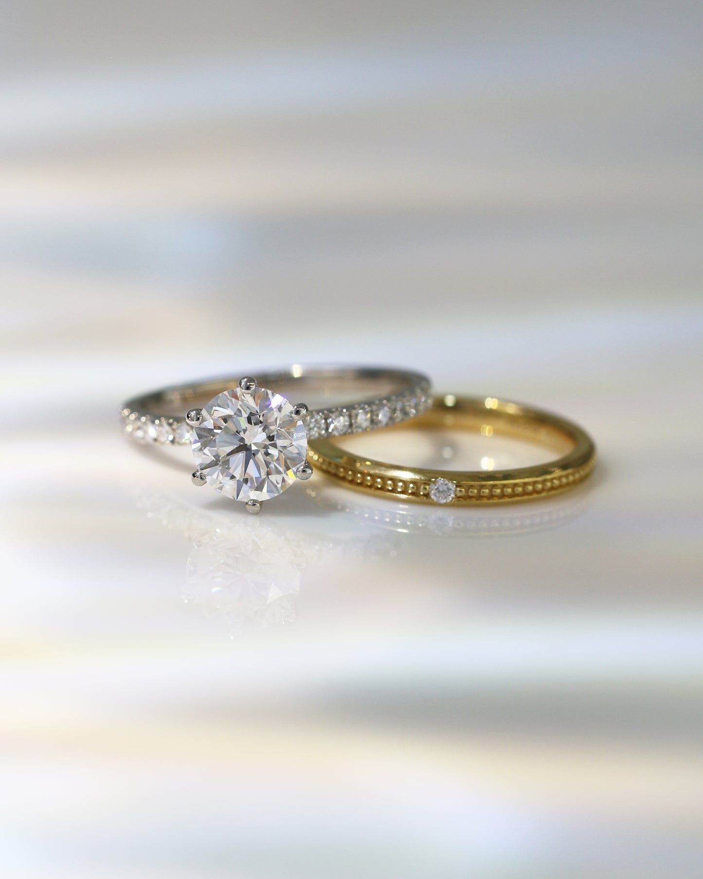 My One and Only 18k Yellow / White Gold Beaded Wedding Rings
結婚對戒/情侶對戒
18k白金/黃金轆珠邊工藝手工戒指