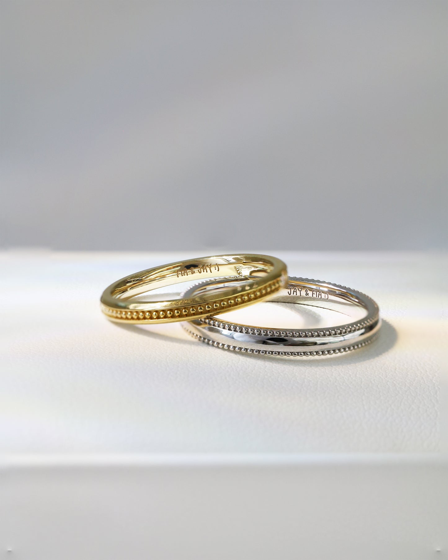 My One and Only 18k Yellow / White Gold Beaded Wedding Rings
結婚對戒/情侶對戒
18k白金/黃金轆珠邊工藝手工戒指