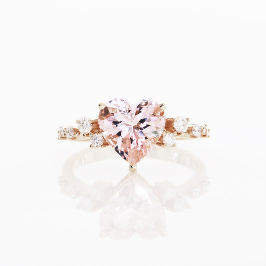 18k玫瑰金心形粉紅摩根石鑽石戒指 18k Rose Gold Scattered Diamond Heart-shaped Morganite Ring
