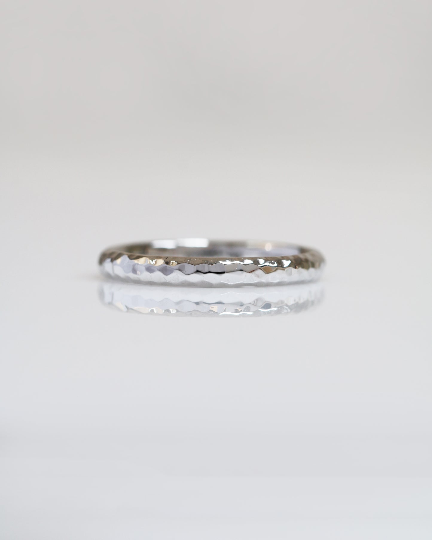 18K White Gold Hammered Classic Wedding Bands 結婚對戒/情侶對戒 18K白金匠人手作金工鎚紋戒指