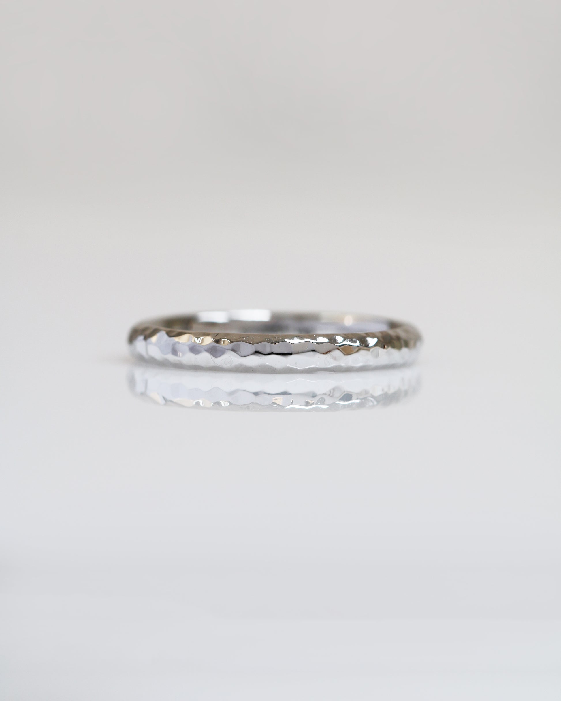 18K White Gold Hammered Classic Wedding Bands 結婚對戒/情侶對戒 18K白金匠人手作金工鎚紋戒指